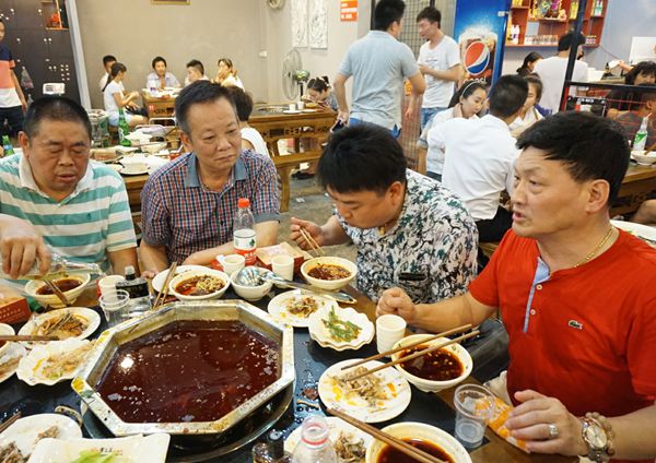 盛夏七月“赛三关”鲜渔府火爆开业