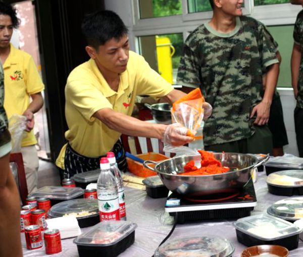 把实惠留给消费者--何大锅老火锅