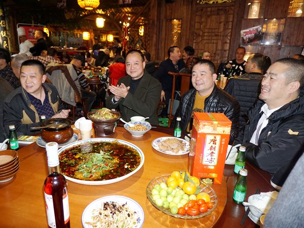 发扬传承中国餐饮文化 中国烹饪大师王青云喜收弟子