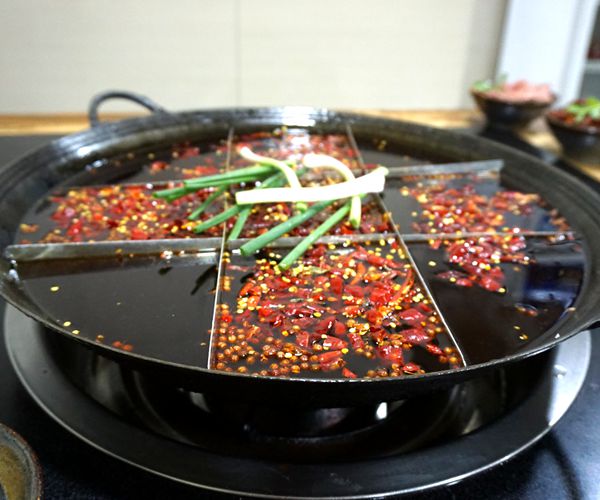 煮的是重庆历史 烫的是记忆中的那味道--美美老火锅