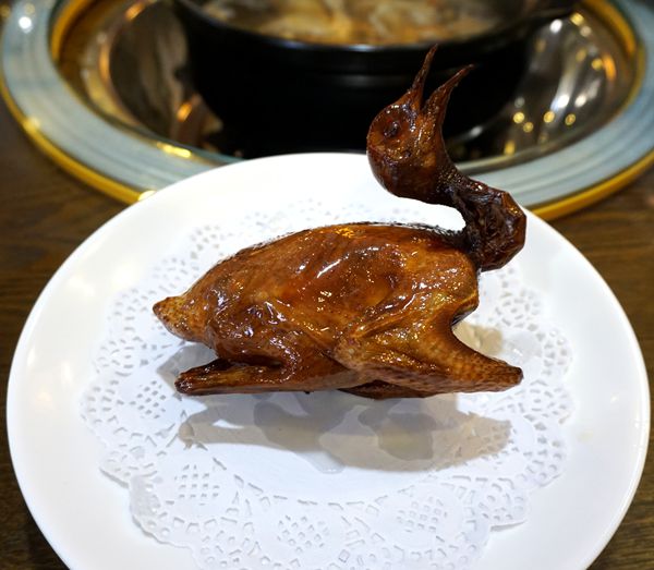 一鸽胜九鸡 延续传统名菜之精华--“凤鸽天下”