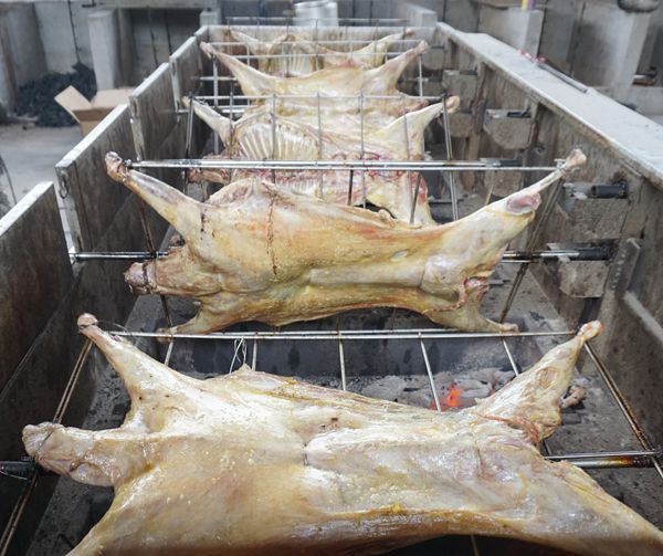 重庆烤牛羊的标杆--北疆烤全羊--李家沱江南水乡民族村店8日正式营业