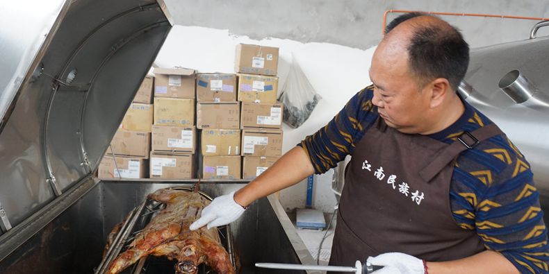 重庆传奇烤全牛羊人 北疆烤全牛羊--陈斌--本期封面人物