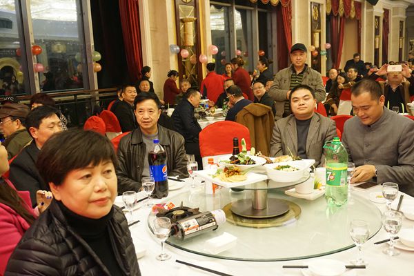 传承中国厨艺文化--中国烹饪大师刘俊伦喜获三名弟子