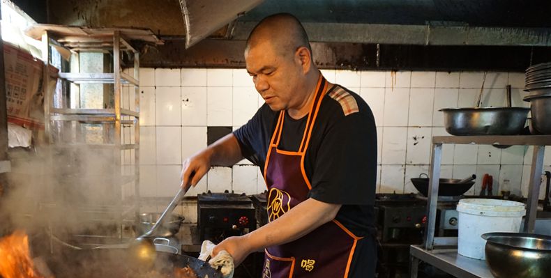 “巴人鸡”的招牌菜过河鸡--来自民间的一道美味