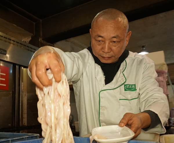 邓莽子老火锅--相伴解放碑钟声二十一年 重庆火锅打卡之地