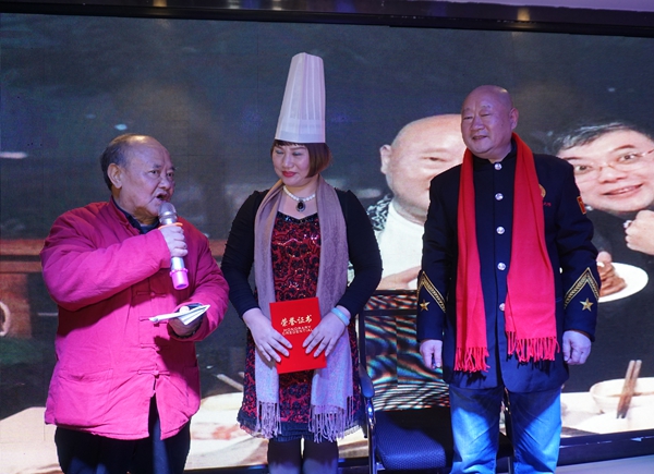 烹饪与影视娱乐跨界联手--国际食神 中国烹饪大师郑强喜收爱徒余美玲