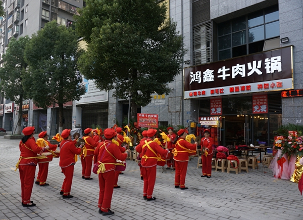 鸿鑫牛肉火锅--老火锅的花样吃法 菜品不卖份数称斤数卖