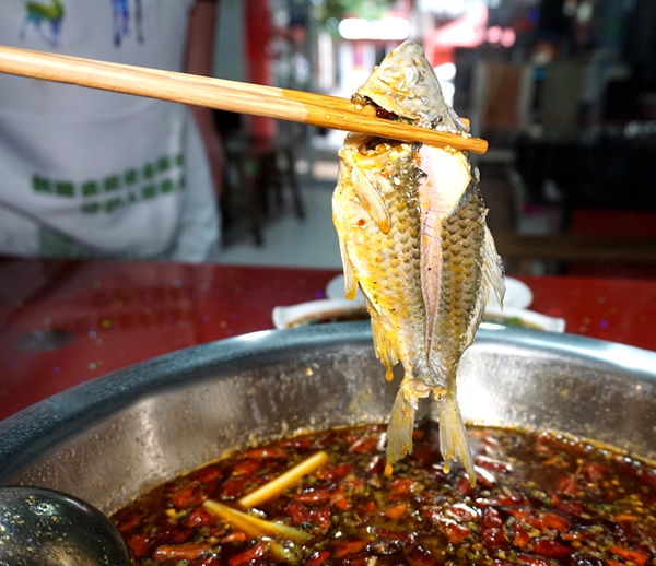 李记鲫鱼--店虽然不大 鲫鱼味道很上口