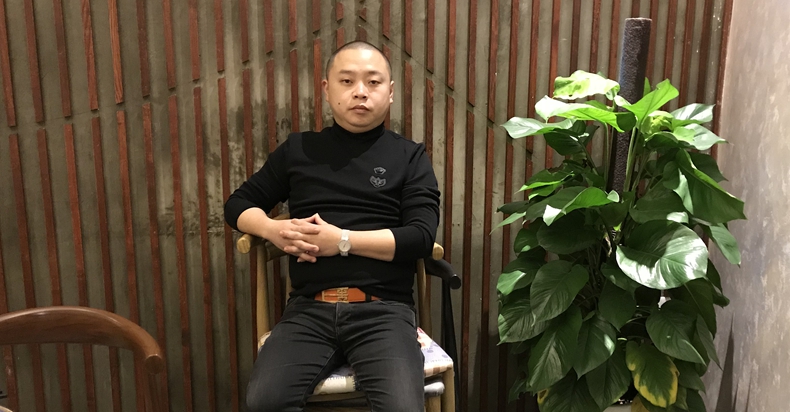 本期封面人物韦建波--前辈喜好烹饪 成就韦氏·鹅螺蛳江湖菜韦建波餐饮梦想