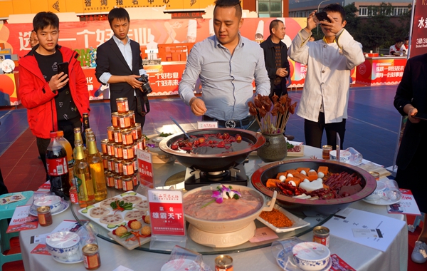 推动烹饪传承 赋能餐饮发展一场春暖花开的百家宴·2019重庆烹协年会