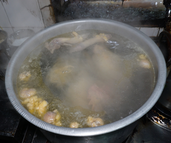 柴氏炖鸡馆--熬出的鸡汤很远都能闻到飘香 那是童年记忆的美味