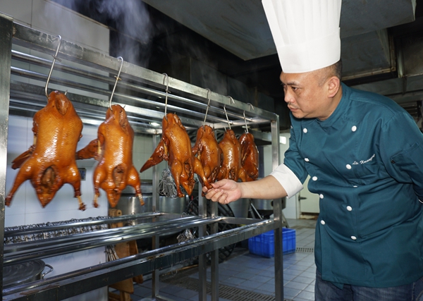 重庆母城那久违的味道又回来了“轩轻鸭王子”还原70余年前的风味