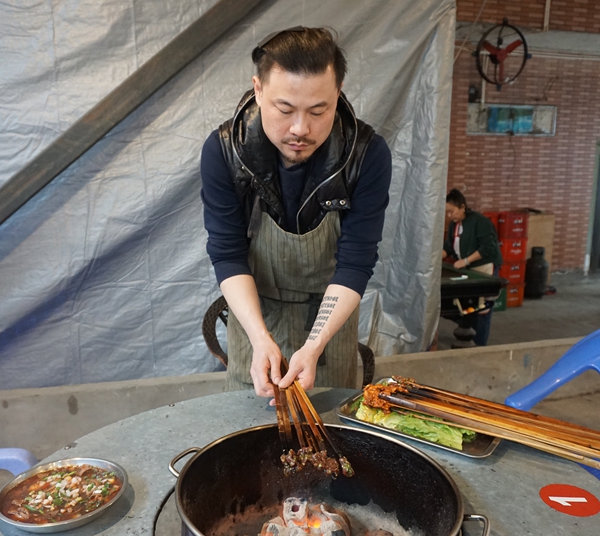 吐火烧烤--典型的酒好不怕巷子深 食客都慕名而来