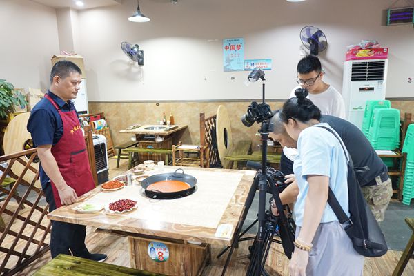 红辣老火锅--品味重庆火锅真实的味道 唤起对生活的回忆