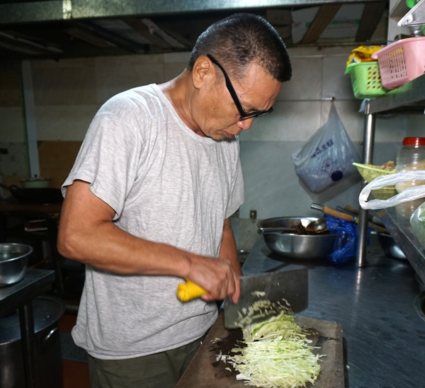 老重庆 老味道--旷娃老火锅 一家三口天天上演火锅故事