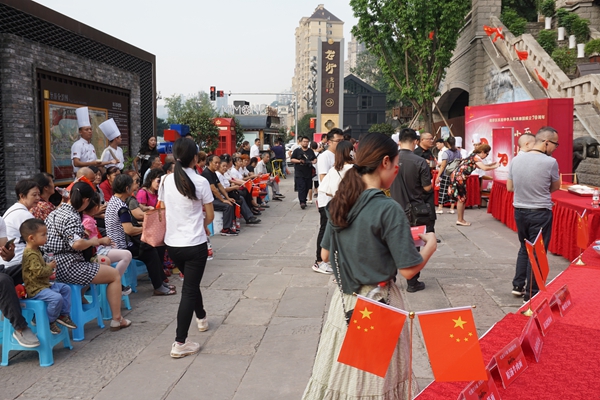 庆祝中华人民共和国成立70周年！南岸区倡导开展“吃重庆小面 庆祖国华诞”活动