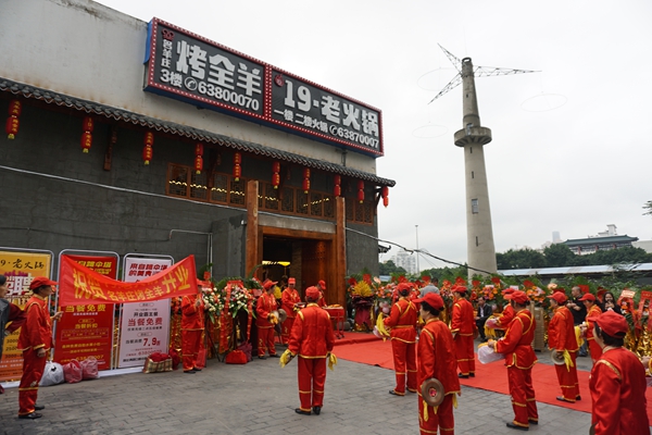 何必舟车劳顿 两路口来--名羊庄烤全羊 19·老火锅找回母城味道