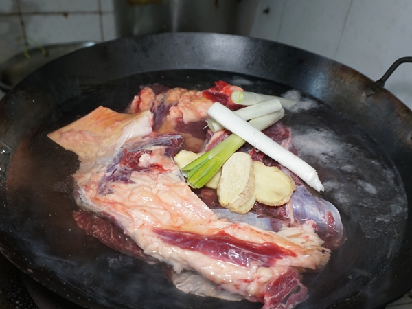 赵记耙牛肉--全面正式恢复线下堂食 预防和实际工作相结合 保障食客们健康安全