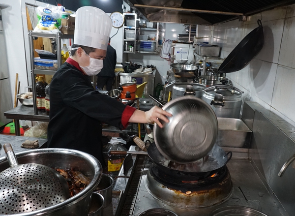 庆合府·重庆大排档--品味记忆中那份情感味道 本地小龙虾卤香辣味飘香