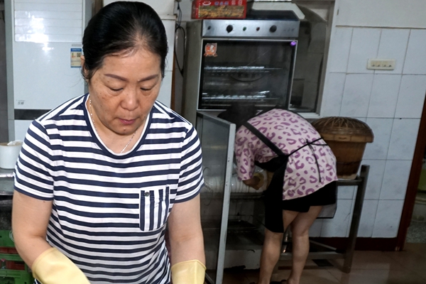 篱笆墙老火锅--诚实用心的店老板 真材实料开店之本