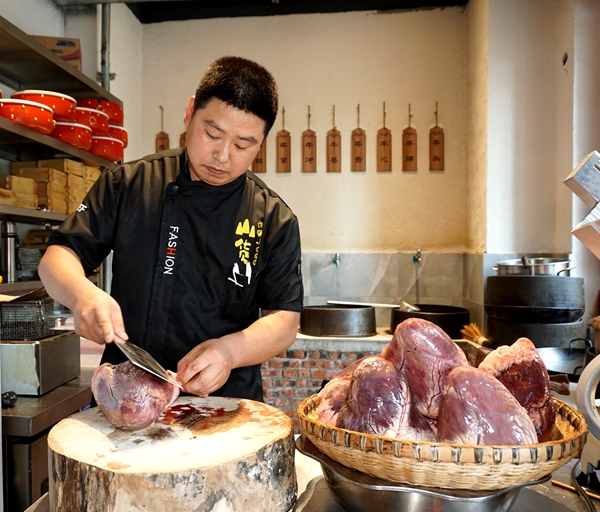 谢家山山货火锅--食材新鲜 绿色 健康美味 食客认可的是这家店菜品质