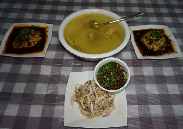柴氏炖鸡馆--温补的鸡汤来源于优质食材，一盘怪味鸡相伴二十余年