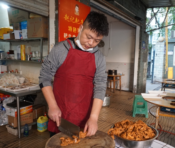 赵记耙牛肉--个性老板用匠心做好一锅特色耙牛肉系列和黄辣丁