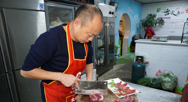 厨艺人生几十载 春华秋实硕果丰--本期封面人物佬龙兴火锅 巴味轩汤锅创始人阳传友