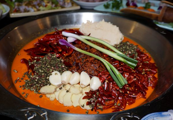 古味百年老火锅--隐藏在社区里的老火锅 翻滚的红汤中是年代的记忆