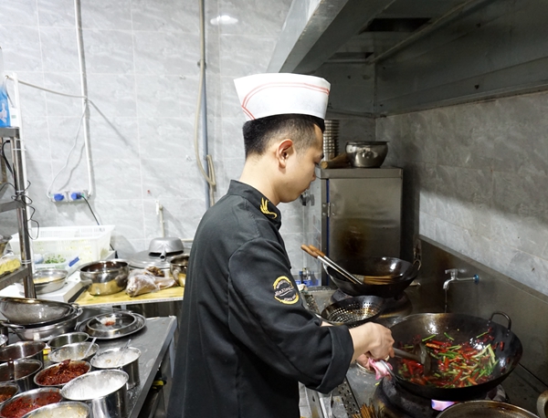 牛兮希·跷脚牛肉大排档江湖菜——为顾客提供营养健康的美食