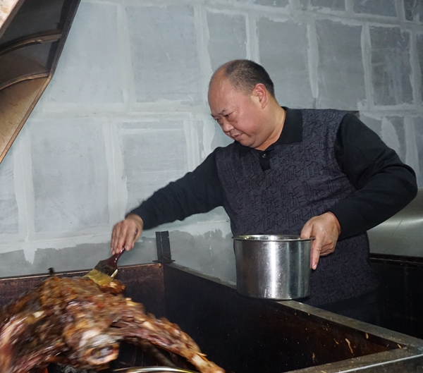 北疆烤活羊--温补美味 暖身 暖心 驱赶深秋的凉意