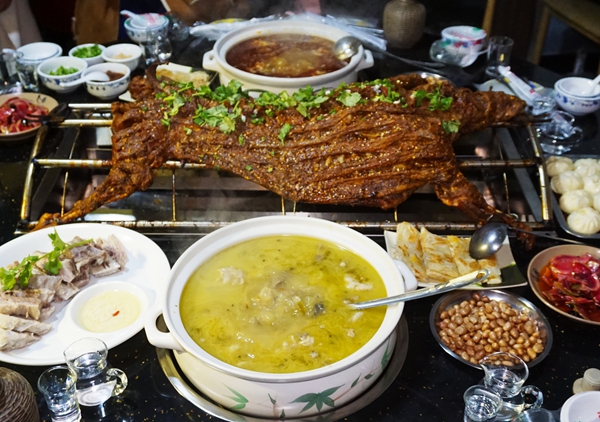 寒冷的冬季 北疆烤全羊 烤出温暖 烤出健康的美味
