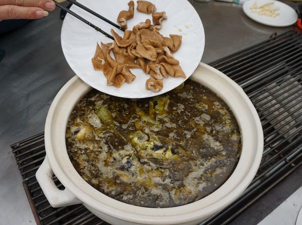 北疆烤全羊夏季又放大招 烤鱼 烤肉串 肥肠藤椒鱼伴您度过欢乐的夏天