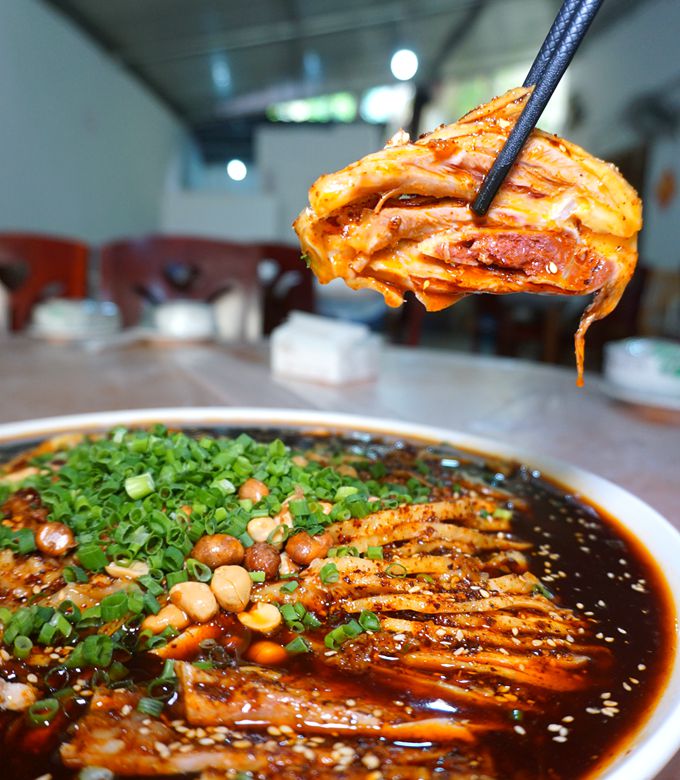 人情如花 芳香四溢 深巷子一鸡四吃 社区情感美食