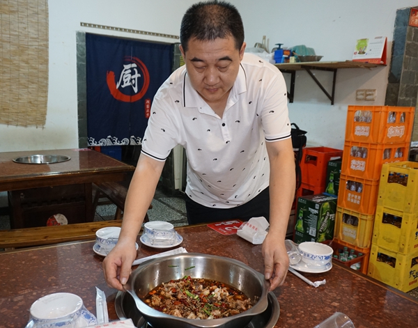 老城区 老味道 老重庆的情感美食 蛙蛙爱上鸡