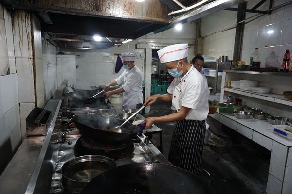 探寻老城味道 梨树湾老字号红炒坊餐厅 主城美食江湖传奇