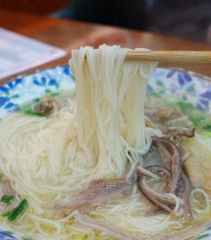 重庆美食记忆 老味道的传承 恒明鲜肚子鸡汤银丝面·米线