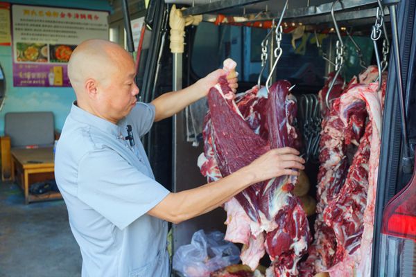 巴渝记忆 美食的坚持 阳传友和他的阳氏巴味轩全牛养生汤锅