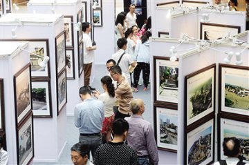 重庆晚报30周年 致敬重庆·城市印记摄影展开幕