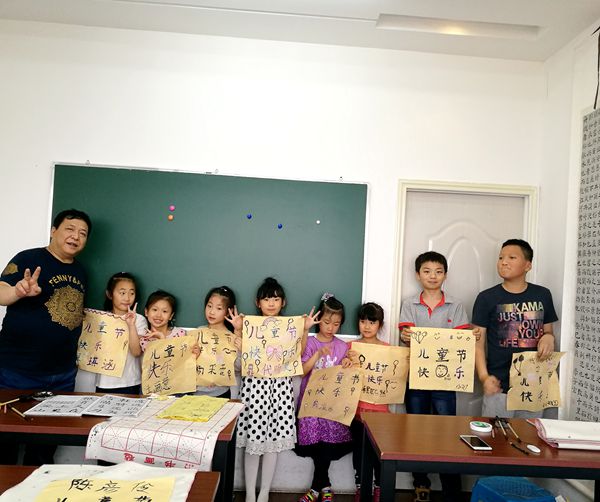 儿童节专访：书画家李顺昌谈传统国学教育--书画苑小苗茁壮成长记！