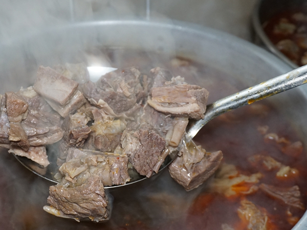 牛一份耙牛肉--只卖新鲜牛肉 一口传奇的老铁锅煮出美味