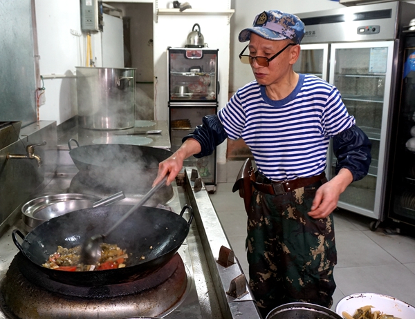 1942民国鱼庄--老重庆最亲切的泡椒味道 还是那么爽口回味