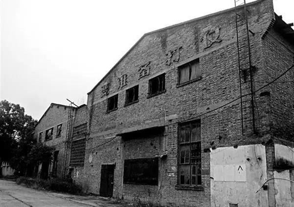 卢红辣老火锅--延续着长安厂老厂生活区那浓浓的情感故事