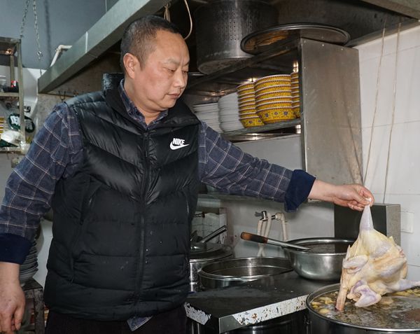 简丹土鸡米线 农村土鸡炖出来的鸡汤 鲜美无比 营养健康之美味