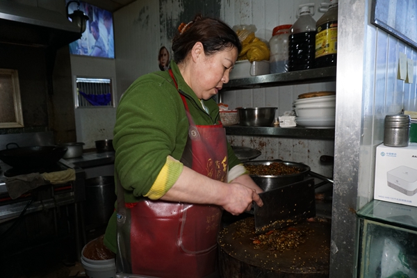 隐藏的重庆城区的一家情感美食店 民国鱼庄 